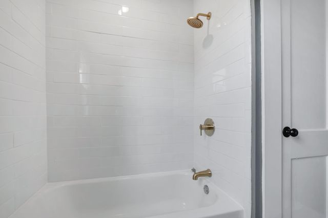 132 Oak Street, Tallahassee, FL 32301