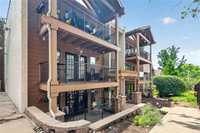 4727 Jarboe Street 104, Kansas City, MO 64112