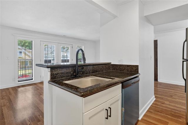 4727 Jarboe Street 104, Kansas City, MO 64112