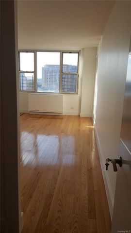 41-40 Union Street 11L, Flushing, NY 11355