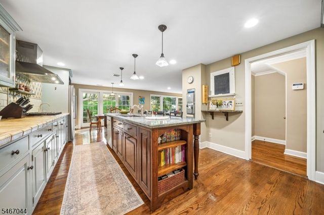 45 Wayland Dr, Verona Twp., NJ 07044