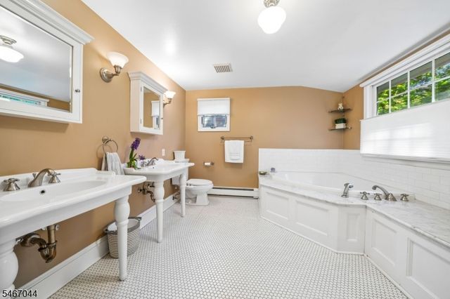 45 Wayland Dr, Verona Twp., NJ 07044