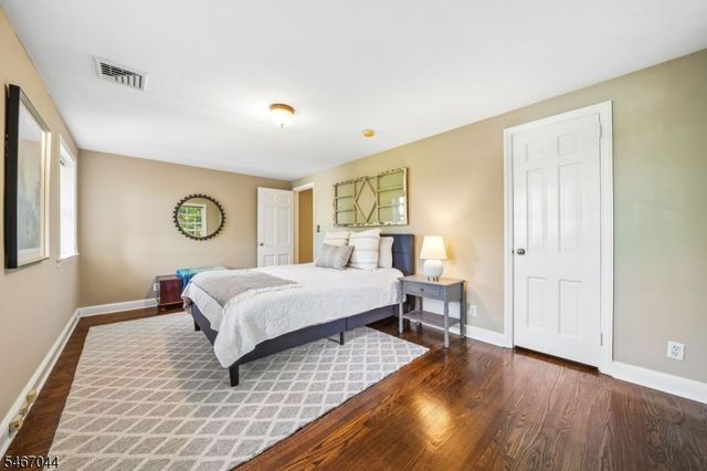 45 Wayland Dr, Verona Twp., NJ 07044