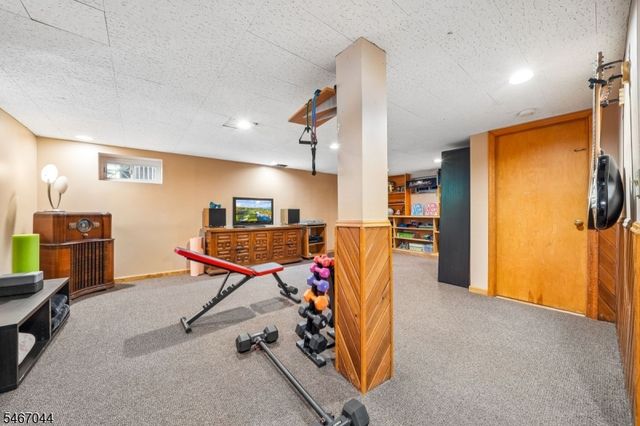 45 Wayland Dr, Verona Twp., NJ 07044
