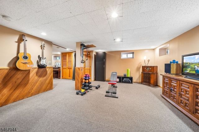 45 Wayland Dr, Verona Twp., NJ 07044