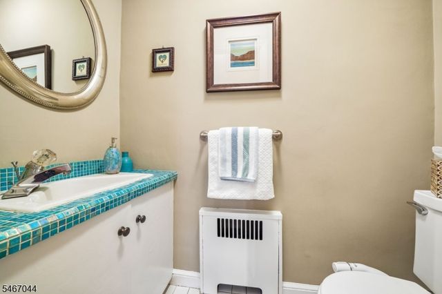 45 Wayland Dr, Verona Twp., NJ 07044