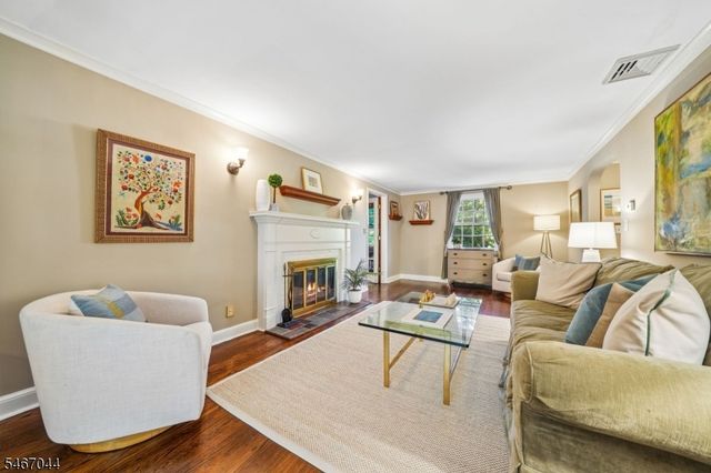 45 Wayland Dr, Verona Twp., NJ 07044