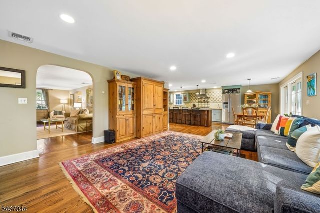 45 Wayland Dr, Verona Twp., NJ 07044