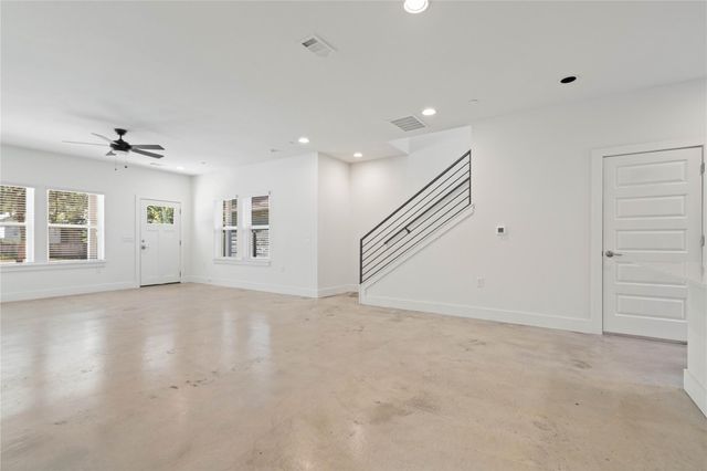1121 Walton LN B, Austin, TX 78721