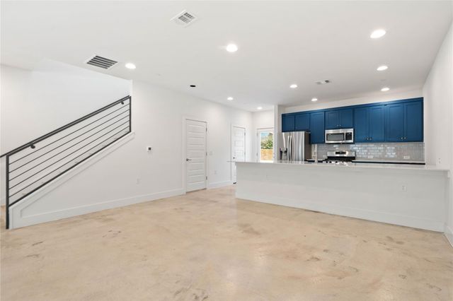 1121 Walton LN B, Austin, TX 78721