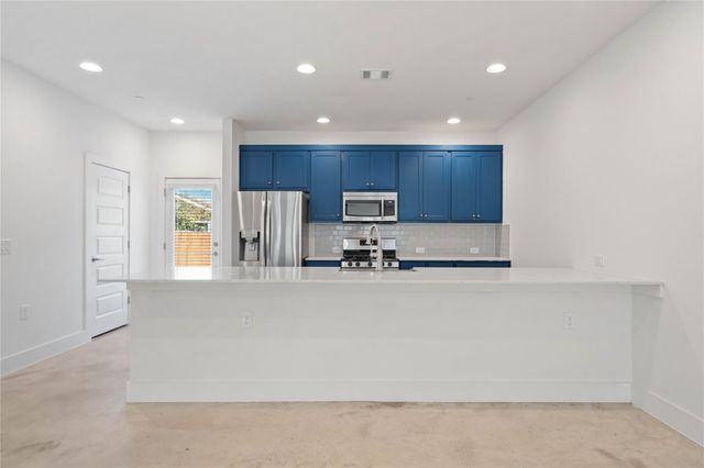 1121 Walton LN B, Austin, TX 78721