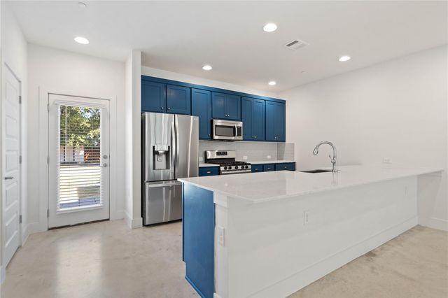 1121 Walton LN B, Austin, TX 78721