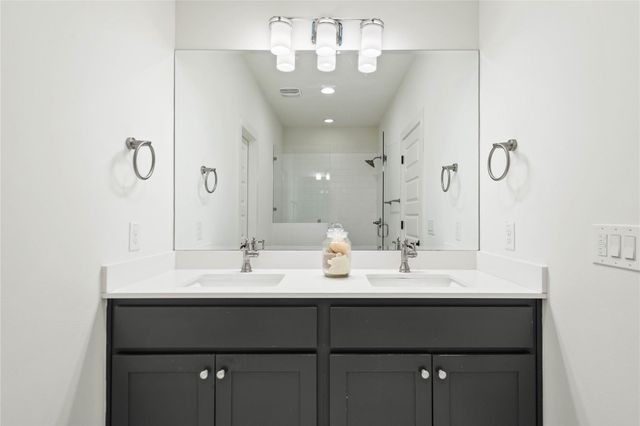 1121 Walton LN B, Austin, TX 78721