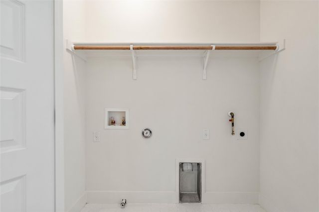 1121 Walton LN B, Austin, TX 78721