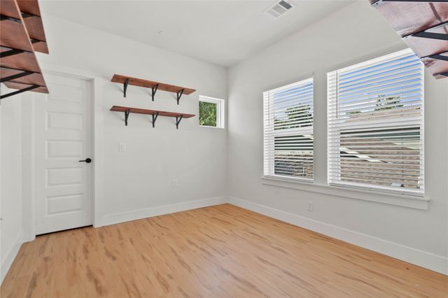 1121 Walton LN B, Austin, TX 78721