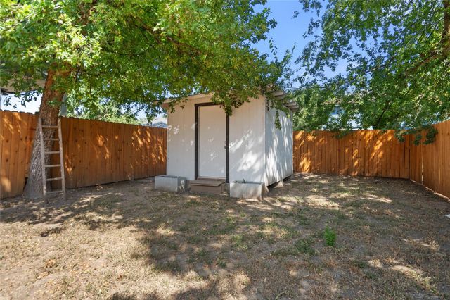 1121 Walton LN B, Austin, TX 78721