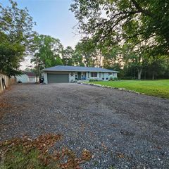 4430 Emmons Rd, Howell, MI 48843