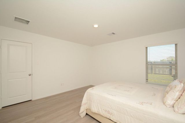 379 Jewett Meadow Drive, Magnolia, TX 77354