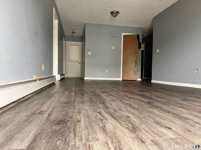 806 Hartford Road E, Manchester, CT 06040