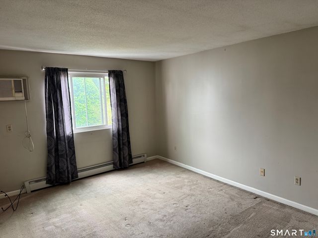 806 Hartford Road E, Manchester, CT 06040