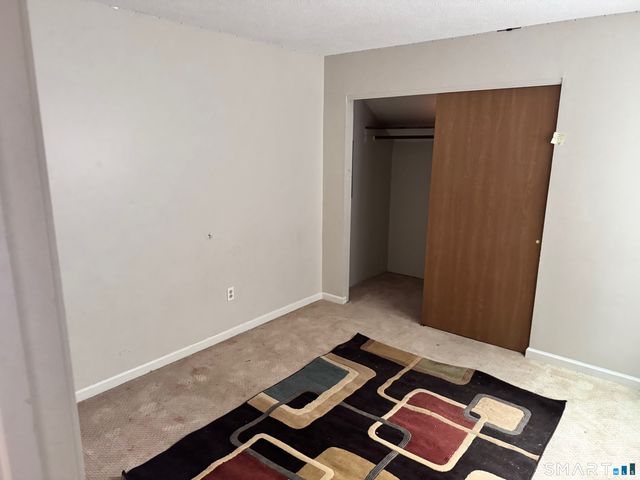 806 Hartford Road E, Manchester, CT 06040