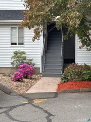 806 Hartford Road E, Manchester, CT 06040