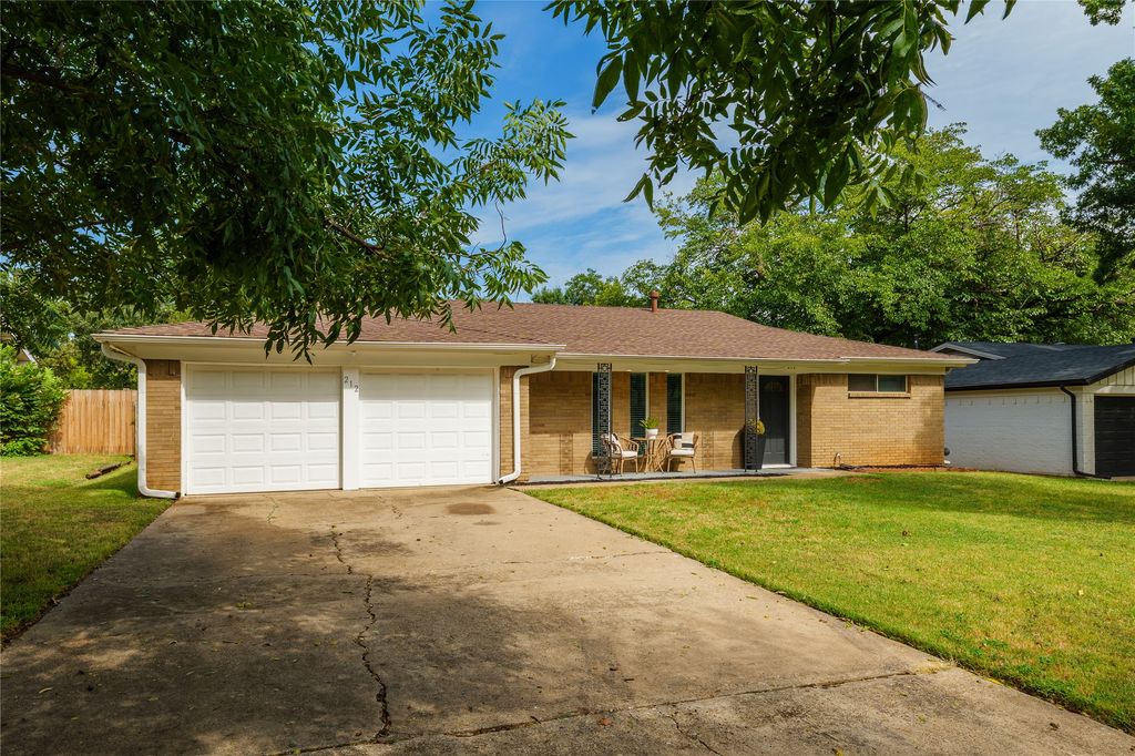 212 Belmont Street, Hurst, TX 76053