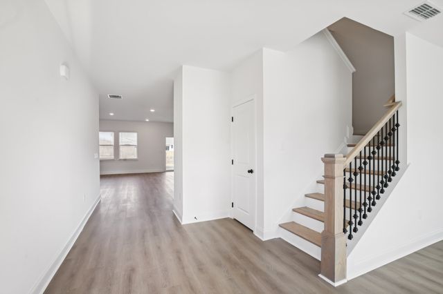 131 Dahlia Dr, La Vergne, TN 37086