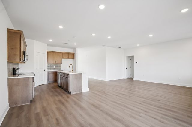 131 Dahlia Dr, La Vergne, TN 37086