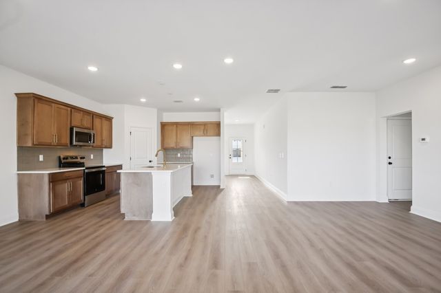 131 Dahlia Dr, La Vergne, TN 37086