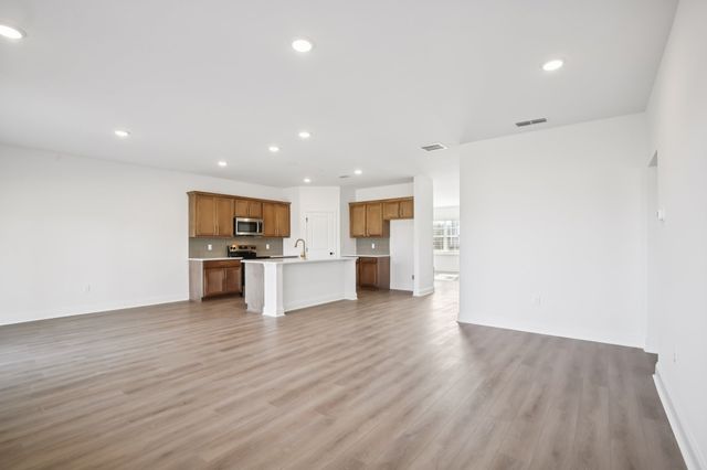 131 Dahlia Dr, La Vergne, TN 37086