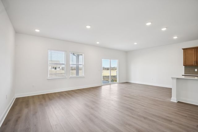 131 Dahlia Dr, La Vergne, TN 37086