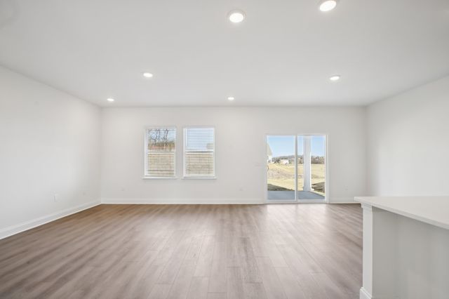 131 Dahlia Dr, La Vergne, TN 37086