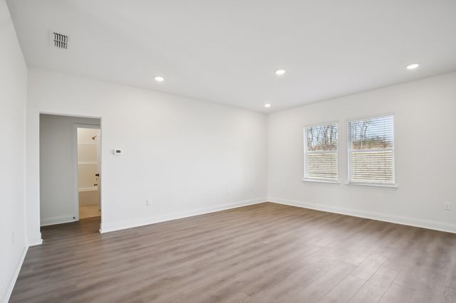 131 Dahlia Dr, La Vergne, TN 37086