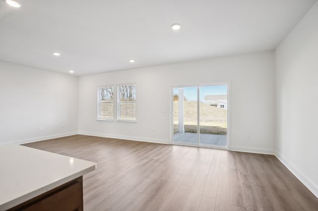 131 Dahlia Dr, La Vergne, TN 37086