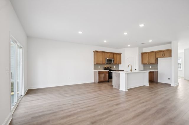 131 Dahlia Dr, La Vergne, TN 37086