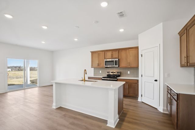 131 Dahlia Dr, La Vergne, TN 37086