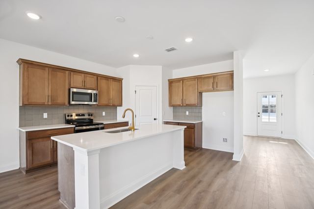 131 Dahlia Dr, La Vergne, TN 37086