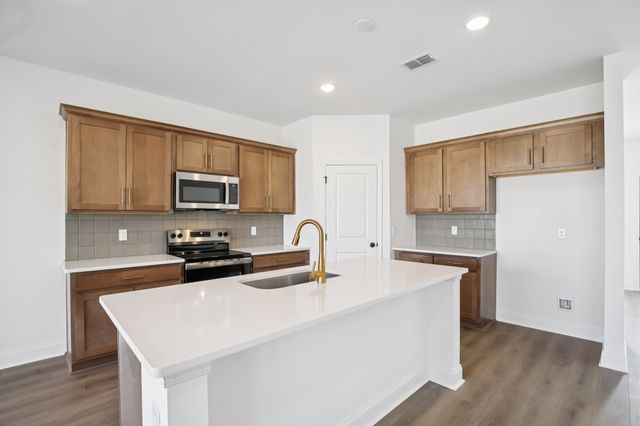 131 Dahlia Dr, La Vergne, TN 37086