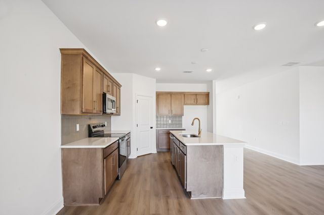 131 Dahlia Dr, La Vergne, TN 37086