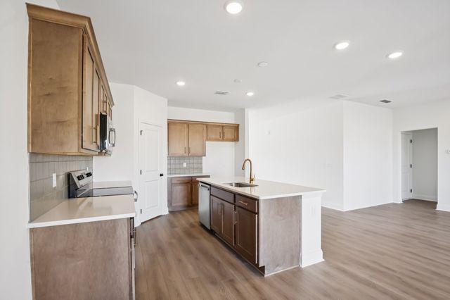 131 Dahlia Dr, La Vergne, TN 37086