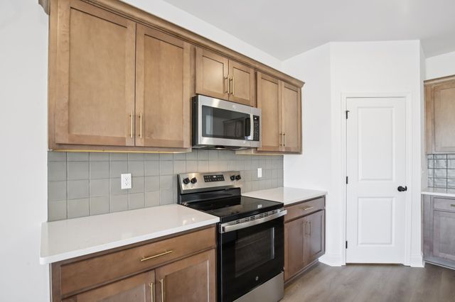 131 Dahlia Dr, La Vergne, TN 37086