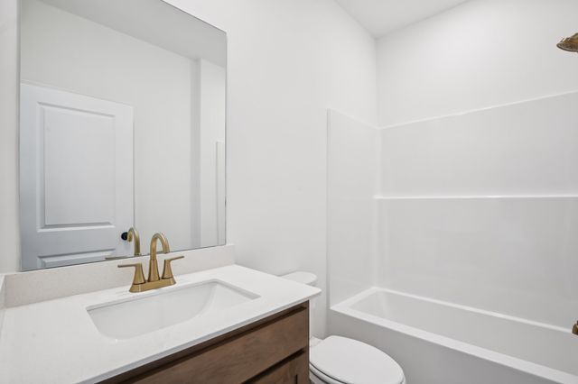 131 Dahlia Dr, La Vergne, TN 37086