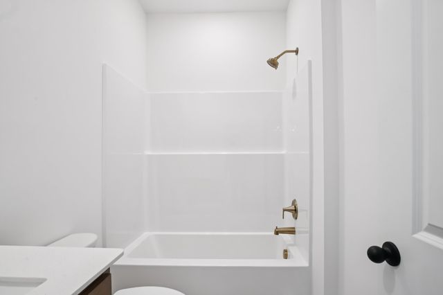 131 Dahlia Dr, La Vergne, TN 37086