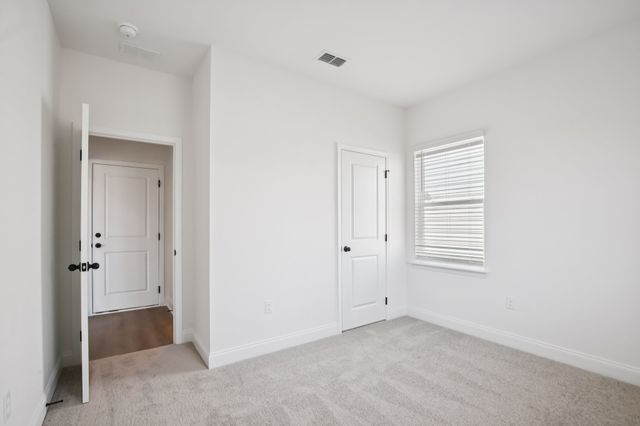 131 Dahlia Dr, La Vergne, TN 37086