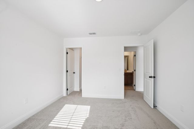 131 Dahlia Dr, La Vergne, TN 37086