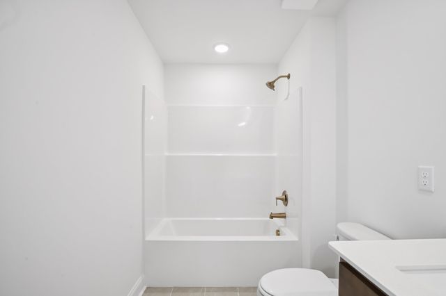 131 Dahlia Dr, La Vergne, TN 37086