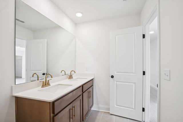 131 Dahlia Dr, La Vergne, TN 37086