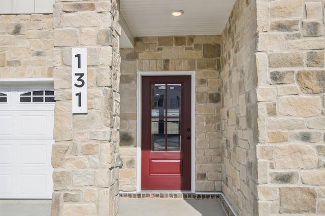 131 Dahlia Dr, La Vergne, TN 37086