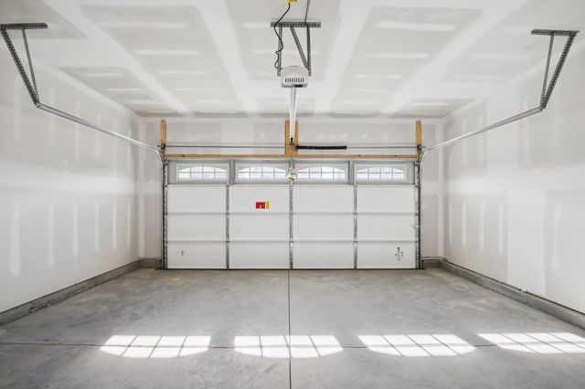 131 Dahlia Dr, La Vergne, TN 37086